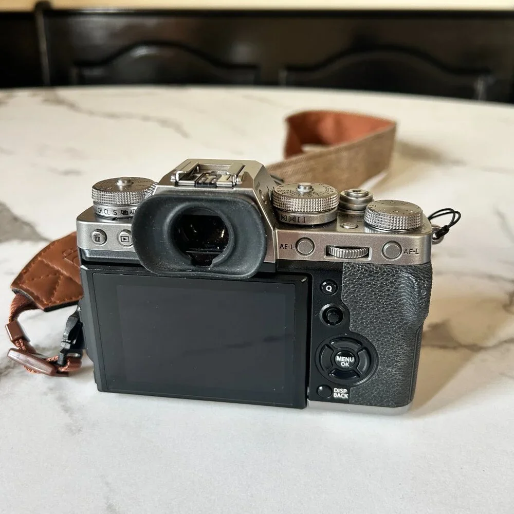 Fujifilm Silver and Black Mirrorless Camera with Lens and Charger Kit